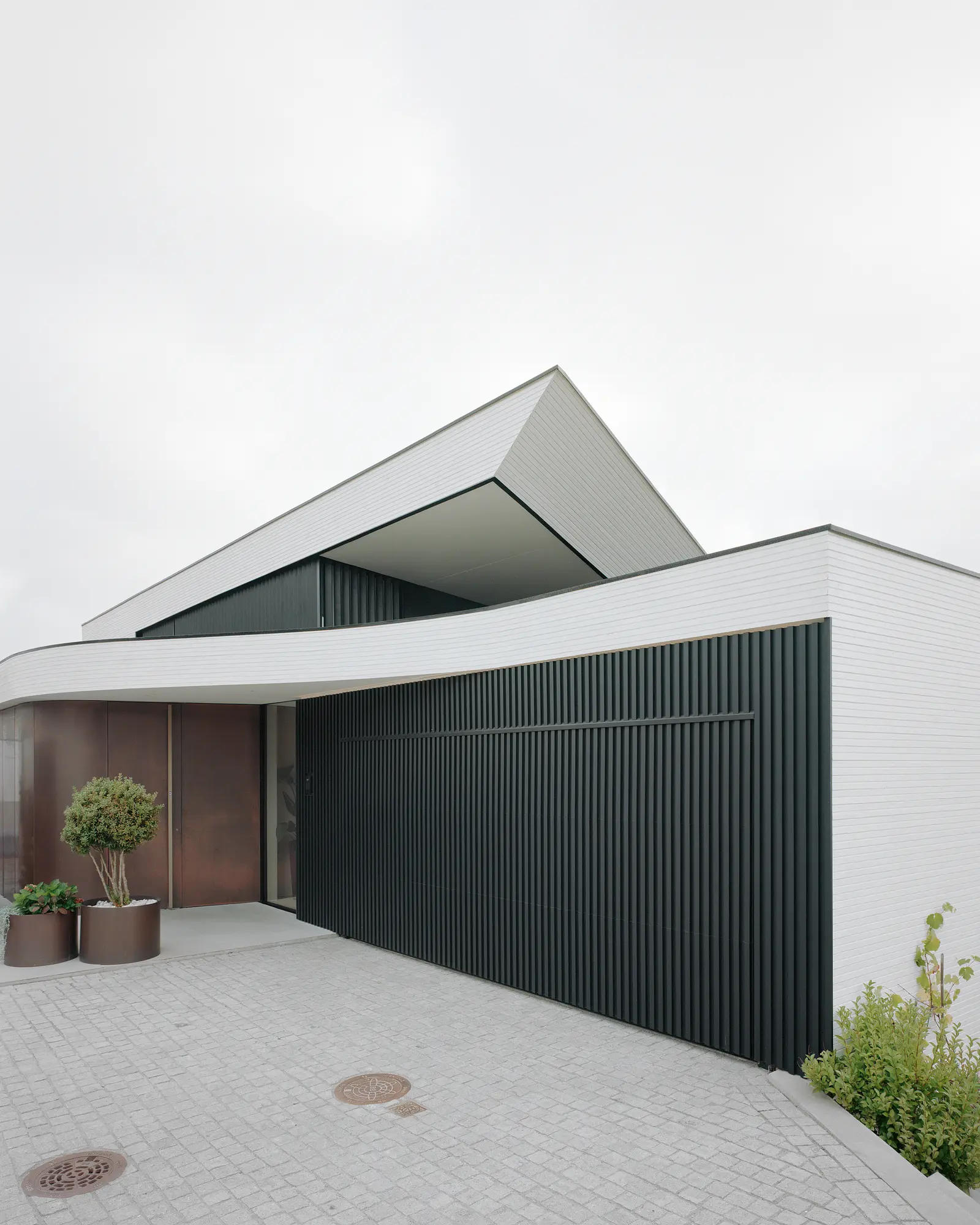 BH 13, Lillesand, Norge: Venuro pocket skyvedører, Reynaers Masterline 8 og Vitrocsa (bilde 3 av 16)