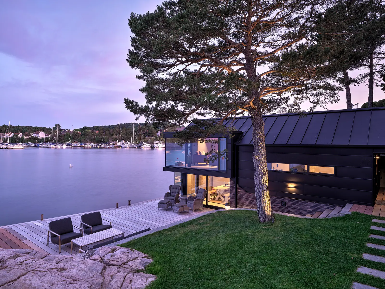 Fruens allé, Kristiansand, Norge — Schüco skyvedør, Reynaers CW 50, Slimline 38 og pivotdør (bilde 3 av 4)