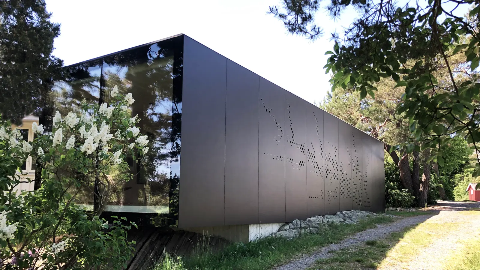 L15, Lillesand, Norge — Reynaers Hi-Finity og CW 50 med step glass (bilde 1 av 7)