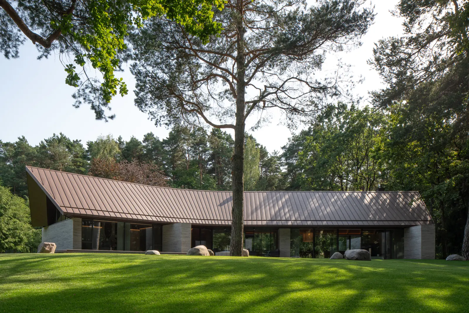 Pamiškio Namas, Kaunas, Litauen — Schüco ASS 77 Panorama Design og sømløst fasadesystem (bilde 3 av 8)