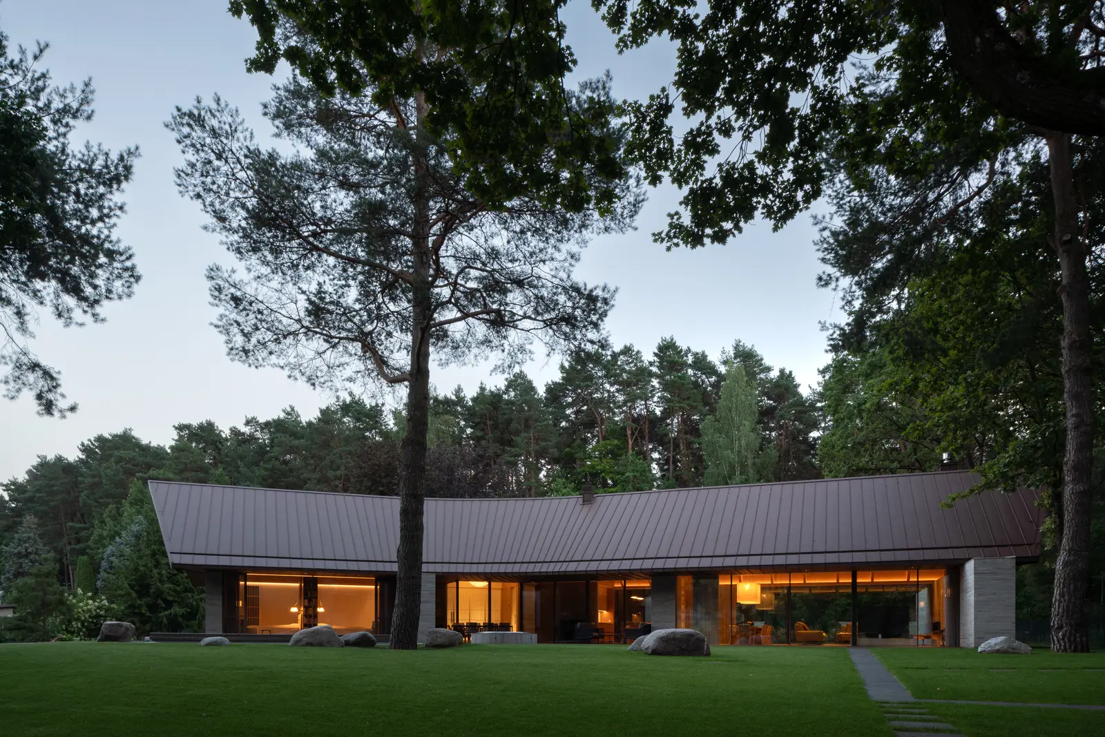 Pamiškio Namas, Kaunas, Litauen — Schüco ASS 77 Panorama Design og sømløst fasadesystem (bilde 6 av 8)