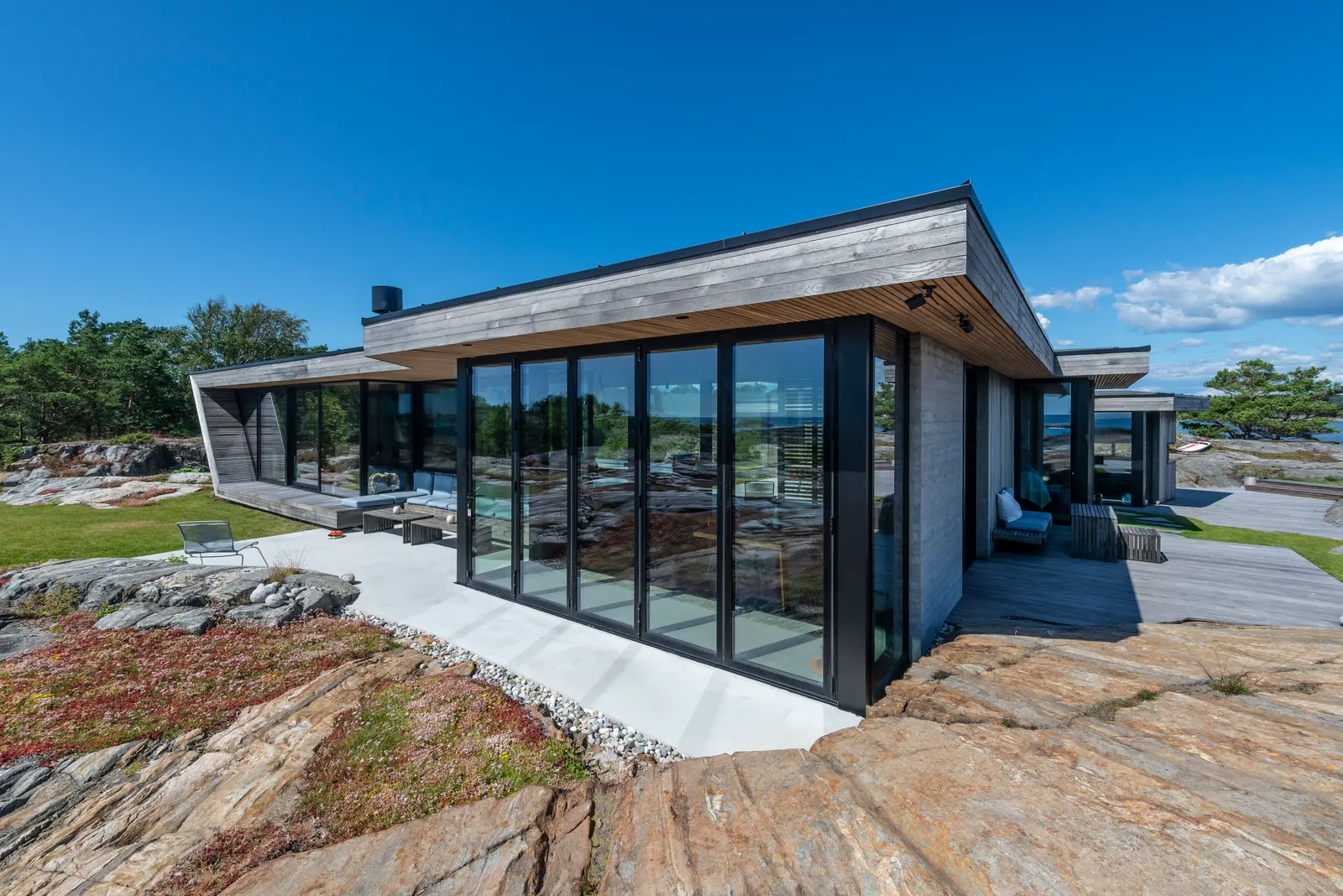 Placebo, Risør, Norge — Reynaers CF 68 foldedører, CW 50 fasade og Slimline 38 vinduer (bilde 3 av 8)