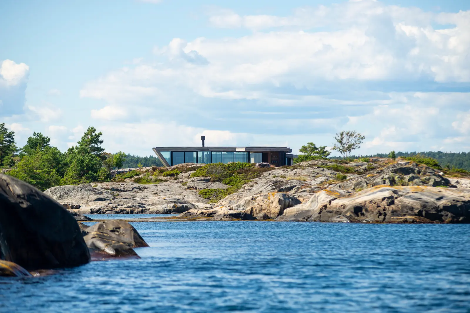 Placebo, Risør, Norge — Reynaers CF 68 foldedører, CW 50 fasade og Slimline 38 vinduer (bilde 1 av 8)